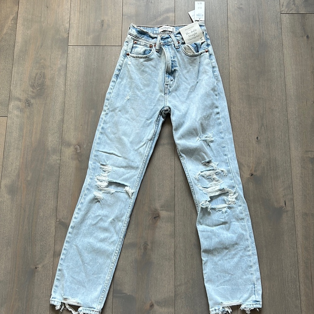 Brand New Abercrombie & Fitch Ultra High Rise Ankle Straight Jeans